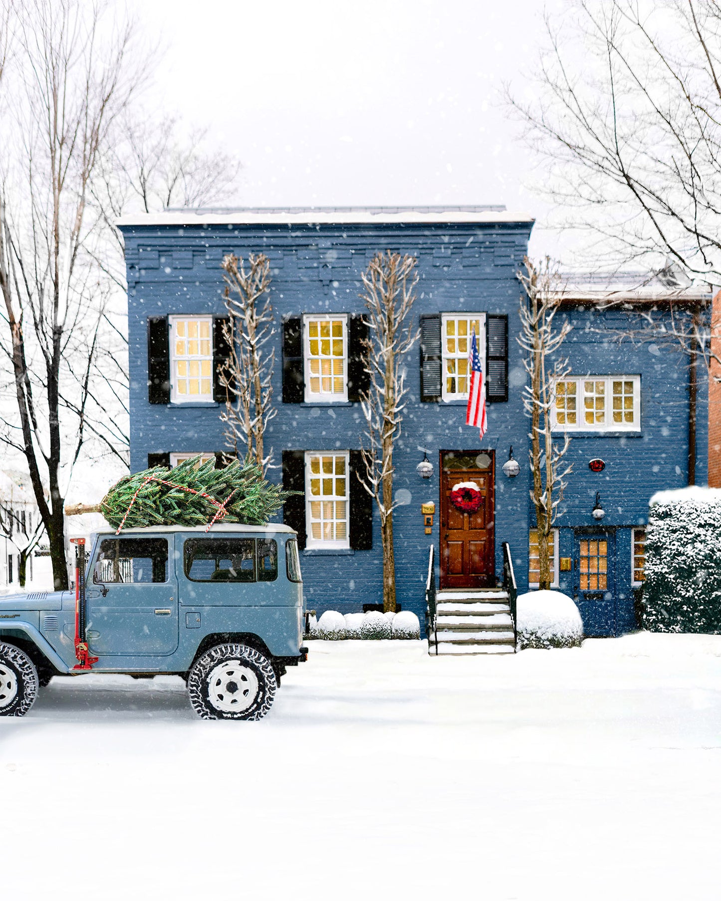 Christmas in Georgetown Blue House Land Cruiser